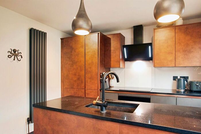 3 Bedroom Semi-Detached House For Sale In Beech Crescent, Hythe, Southampton, SO45