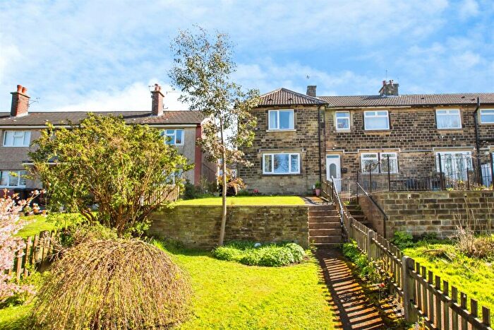 2 Bedroom End Of Terrace House For Sale In Woodlands Avenue, Halifax, HX3