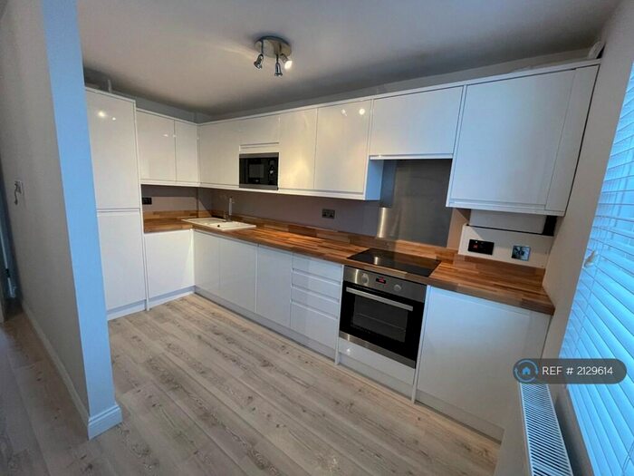 1 Bedroom Maisonette To Rent In Upper Gulland Walk, London, N1