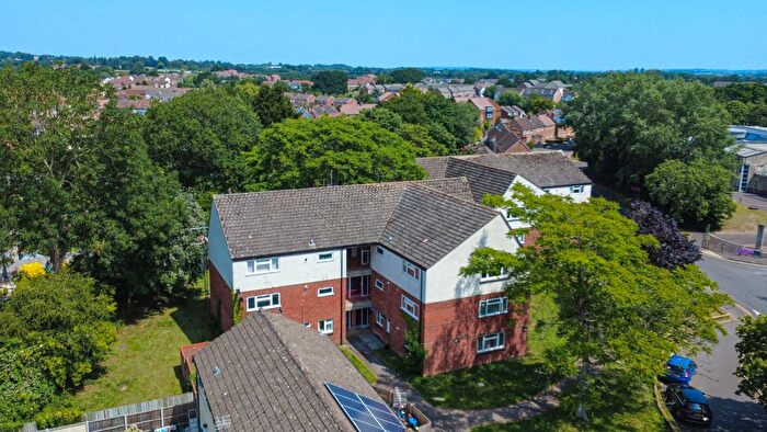 2 Bedroom Flat To Rent In School Road, Monkton Heathfield, TA2