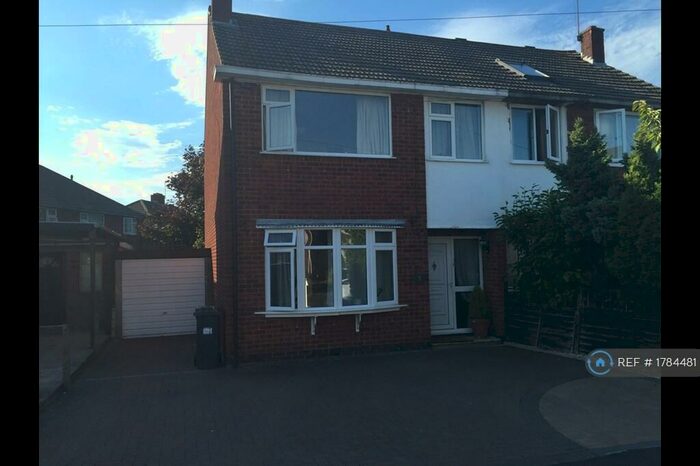 3 Bedroom Semi-Detached House To Rent In Harrow Road, Whitnash, CV31