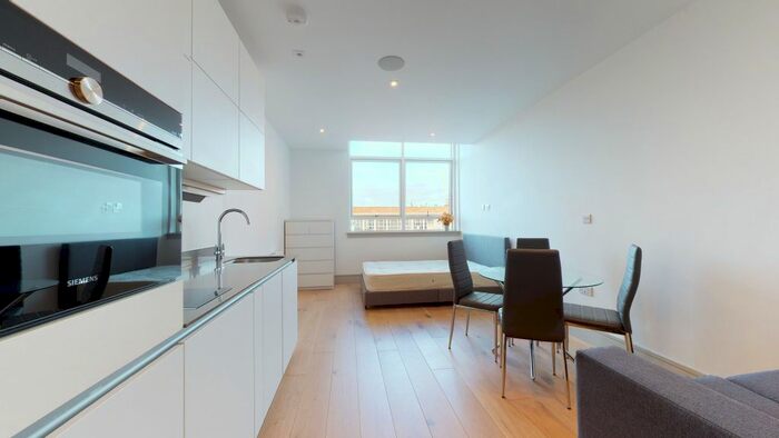 Studio To Rent In Lawrence Road, London, N15