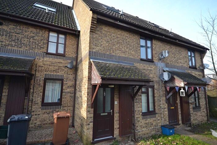 2 Bedroom Flat To Rent In Holden Close, Hertford, SG13
