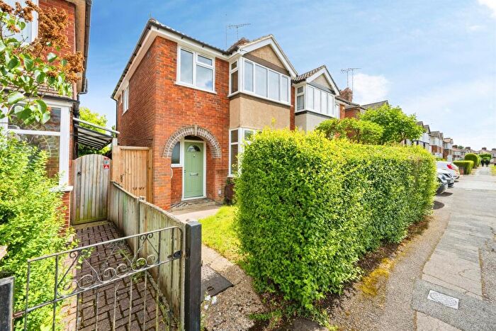 3 Bedroom Semi Detached House For Sale In Walton Way, Aylesbury, HP21
