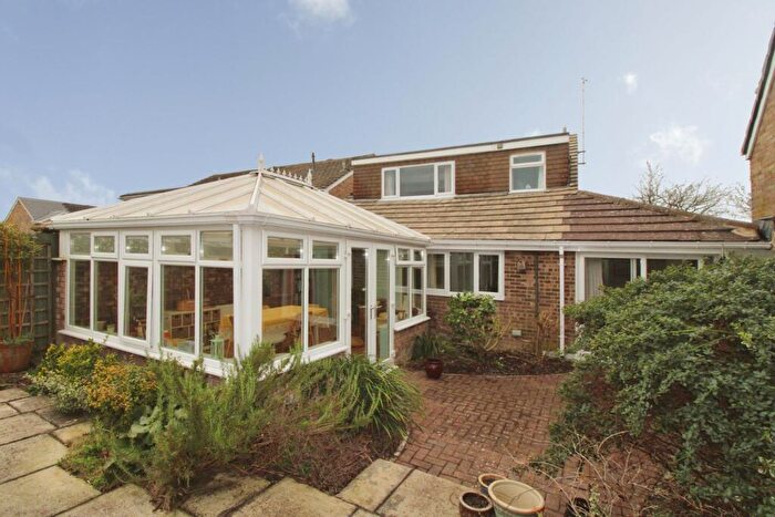 3 Bedroom Link Detached House For Sale In Waylands, Cricklade, SN6