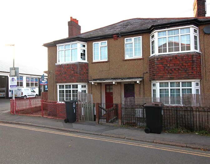 1 Bedroom Maisonette For Sale In Albert Road, Ashtead, KT21