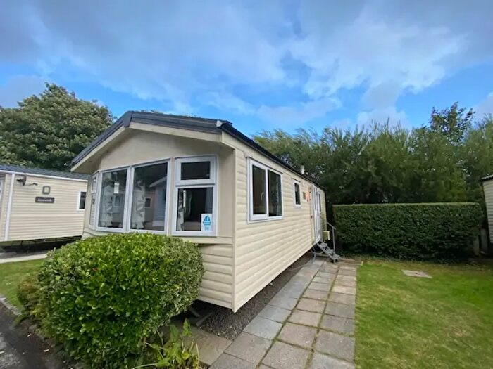 2 Bedroom Mobile/park Home For Sale In Marsh Road, Tenby, SA70