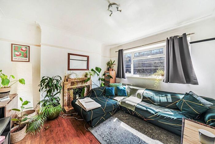 2 Bedroom Flat To Rent In Poynders Court, Clapham Park, London, SW4