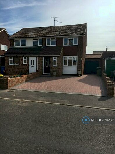 3 Bedroom Semi-Detached House To Rent In Lower Road, Sittingbourne Kent, ME9