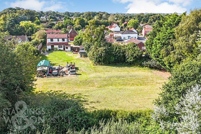 5 Bedroom Bungalow For Sale In The Street, Haddiscoe, Norwich, NR14