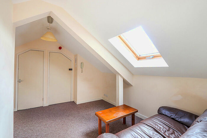 1 Bedroom Apartment To Rent In Hill Street, Haverfordwest, SA61