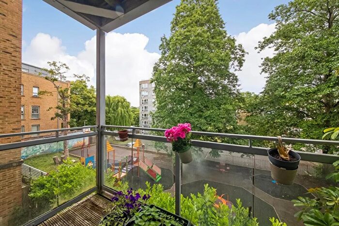 2 Bedroom Flat For Sale In Cawnpore Street, London, SE19