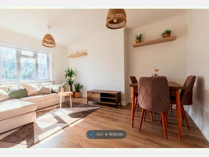 2 Bedroom Flat To Rent In Montrose Court, London, NW9