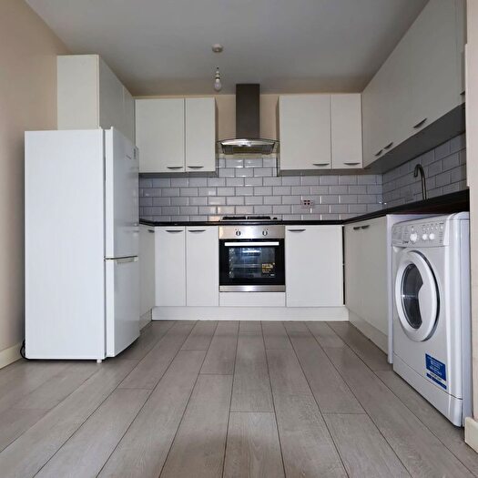 3 Bedroom Terraced House To Rent In Hornbeam Road, Buckhurst Hill, IG9