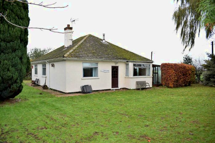 3 Bedroom Bungalow For Sale In Bridge Road, Broughton, DN20