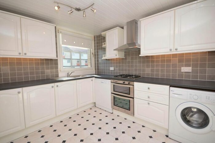 2 Bedroom Flat To Rent In Denholm Green Murray, East Kilbride, South Lanarkshire, G75