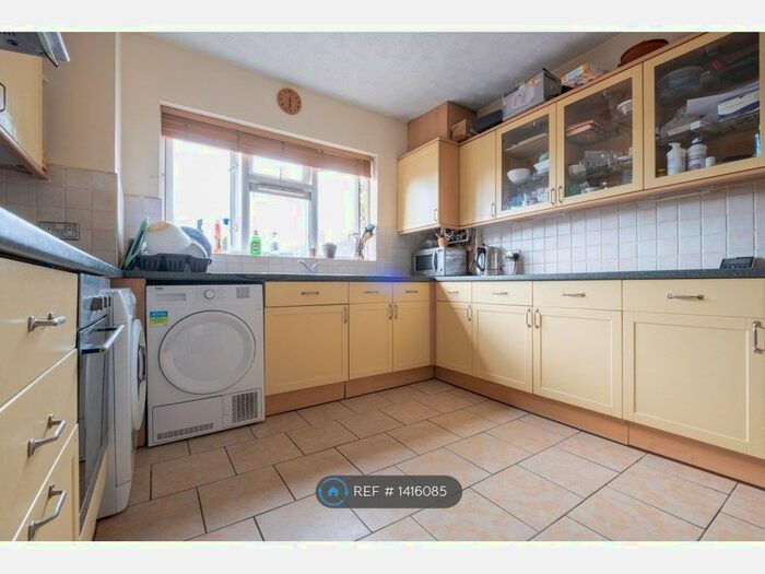 2 Bedroom Flat To Rent In John Hunt Court, Mottingham, SE9