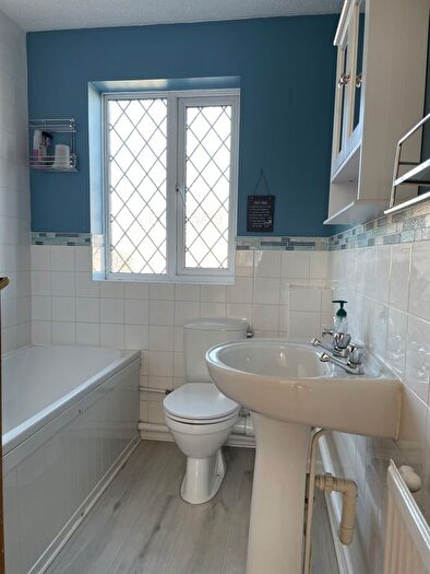 2 Bedroom Semi-Detached House To Rent In Hedley Rise, Wigmore, Luton, LU2