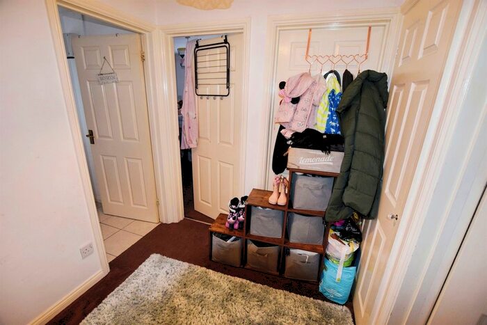 2 Bedroom Flat For Sale In Seaview Avenue, Vange, Basildon, SS16