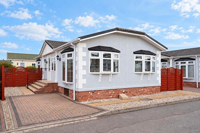 2 Bedroom Park Home For Sale In Swanlow Drive, Acaster Malbis, York, YO23