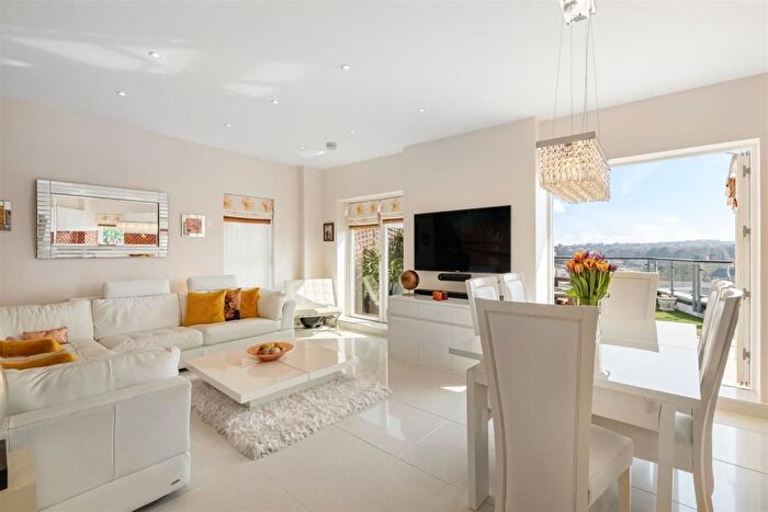 3 Bedroom Flat To Rent In Bessborough House, Carmichael Avenue, Greenhithe, DA9