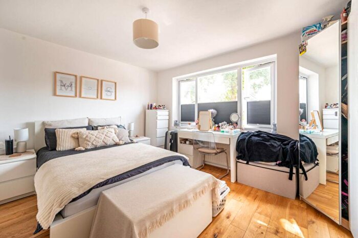 5 Bedroom Terraced House For Sale In New Road, Chingford, London, E4