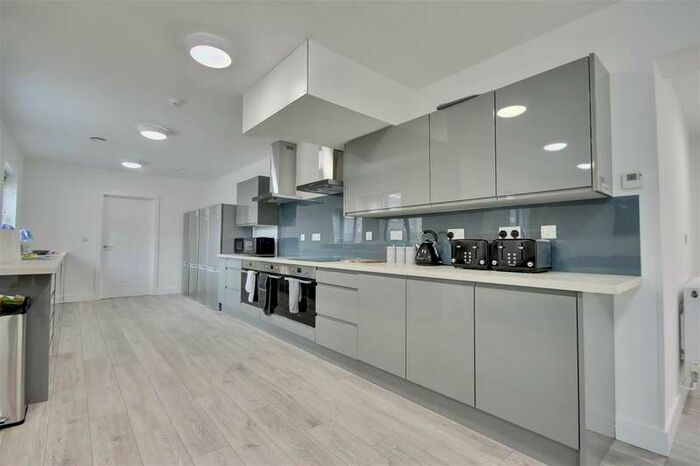 1 Bedroom Studio Flat To Rent In Canal Walk, Portsmouth, PO1