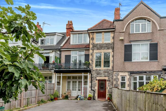 3 Bedroom Flat For Sale In Uphill Road North, Weston-super-Mare, Somerset, BS23