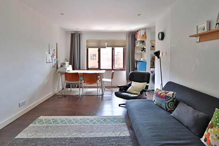 2 Bedroom Flat To Rent In Pelham Road, London, SW19