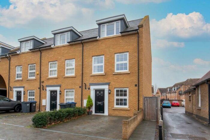 4 Bedroom House To Rent In St. Johns Street, Hertford, SG14