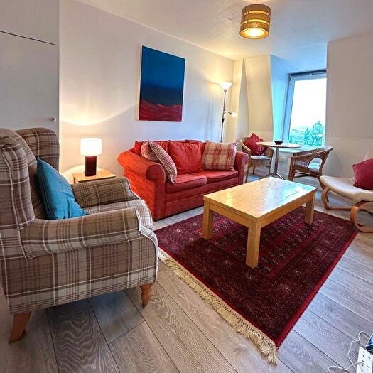 2 Bedroom Flat To Rent In Victoria Road, Dundee, DD1