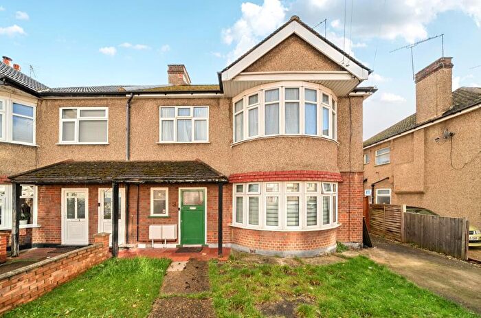 2 Bedroom Maisonette For Sale In Woodgrange Avenue, Kenton, HA3