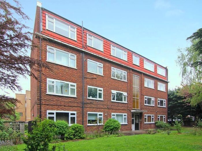 2 Bedroom Flat To Rent In Grove Lane, London, SE5