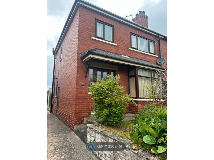 3 Bedroom Semi-Detached House To Rent In Great North Road, Micklefield, Leeds, LS25