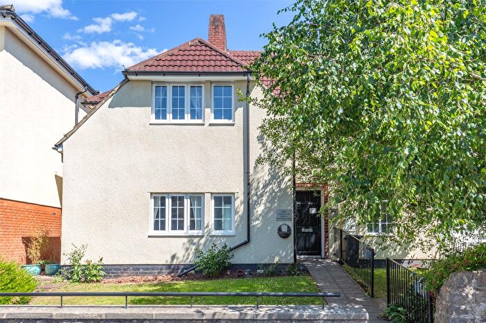 2 Bedroom Flat For Sale In Henleaze Road, Bristol, BS9