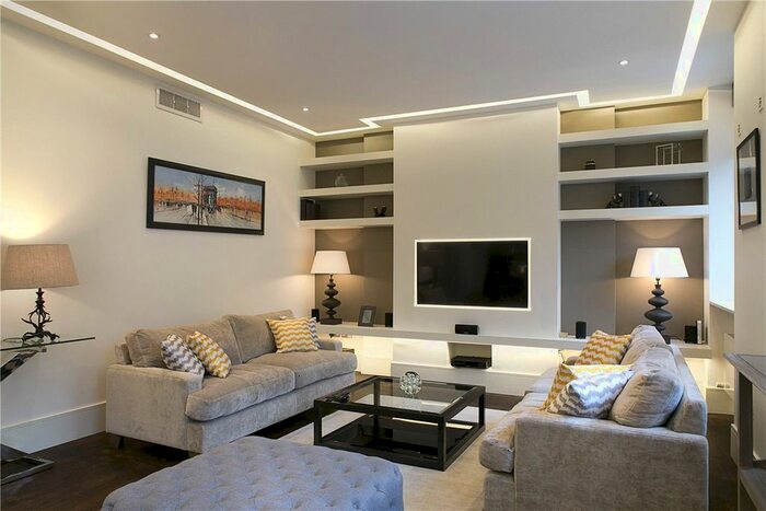 2 Bedroom Flat To Rent In Great Portland Street, London, W1W