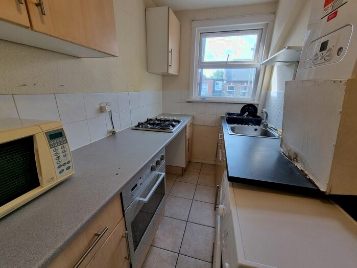 1 Bedroom Flat To Rent In Second Floor Flat, Hornsey, London, N8