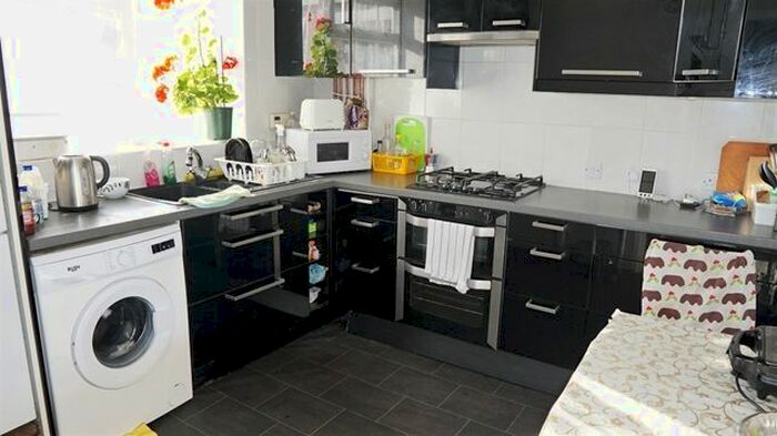 3 Bedroom Terraced House To Rent In Thornton Road, Carshalton, London, SM5