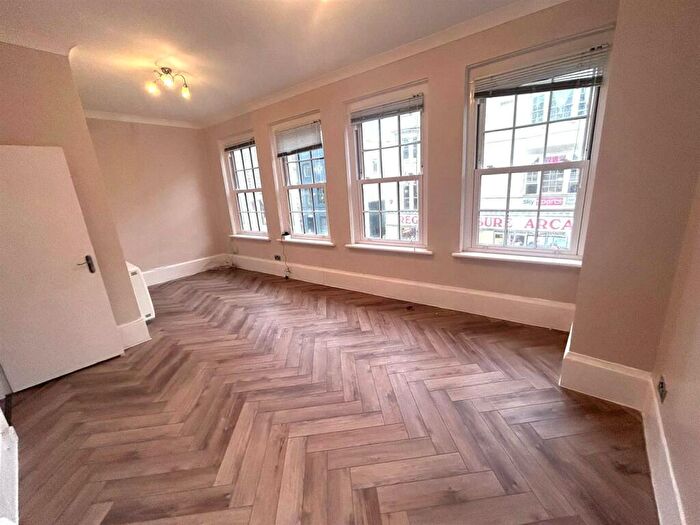 2 Bedroom Apartment To Rent In West Street, Brighton, BN1