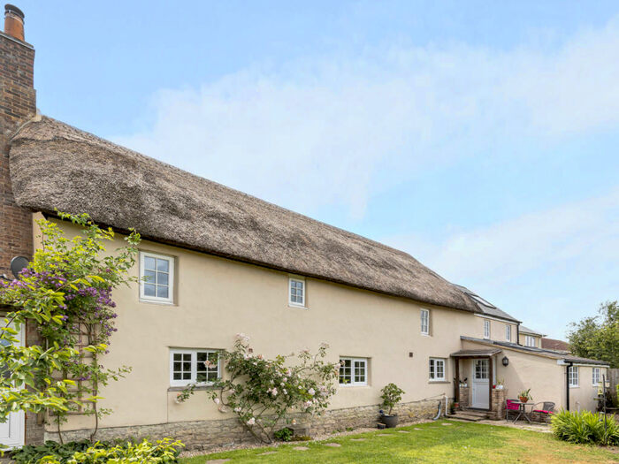 4 Bedroom Detached House For Sale In South View, Broadmayne, Dorchester