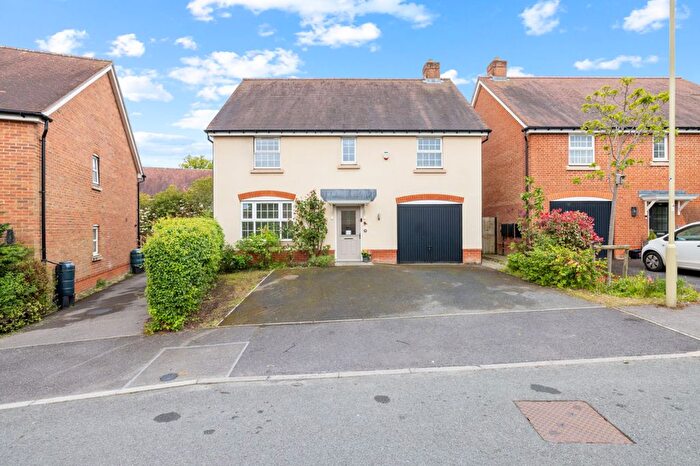 4 Bedroom Detached House For Sale In Leachman Way, Petersfield, GU31