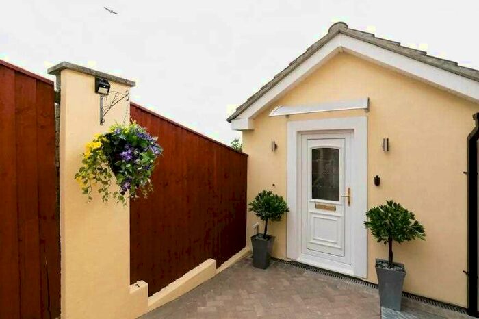 1 Bedroom Flat To Rent In Langdon Road, Lower Parkstone, Poole, BH14