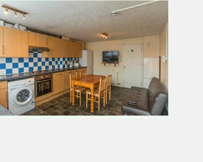 6 Bedroom Terraced House To Rent In Barchester Close, Cowley, Uxbridge, UB8