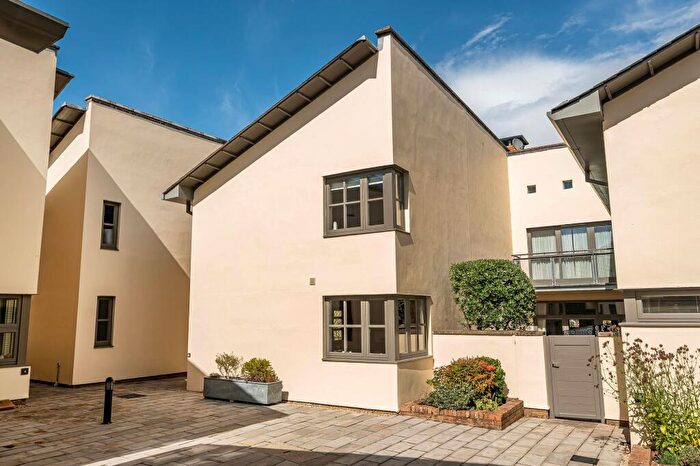 2 Bedroom Semi-Detached House For Sale In Hazel Court, Winchester, SO22