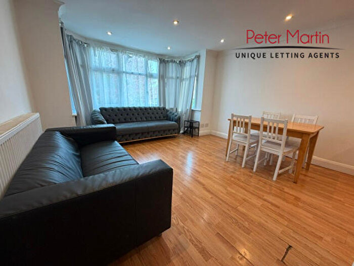 1 Bedroom Flat To Rent In Millway, Mill Hill, NW7