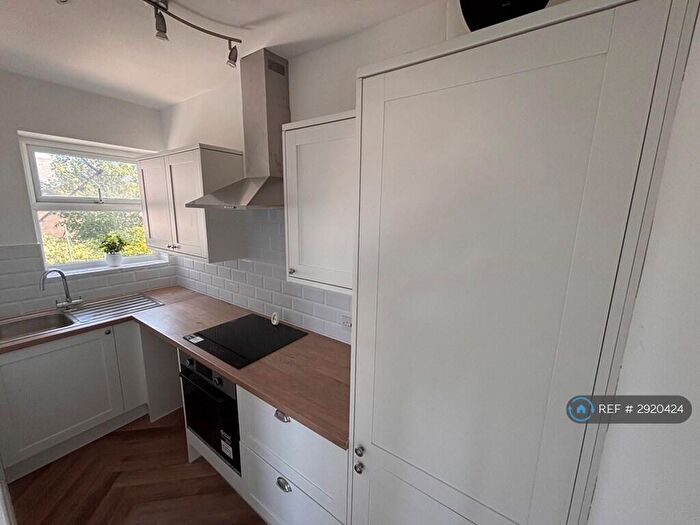 1 Bedroom Flat To Rent In Lion Court, Cardiff, CF24