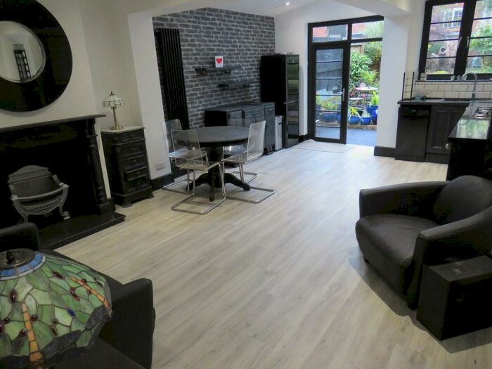 3 Bedroom House To Rent In Priory Road, Warwick, CV34