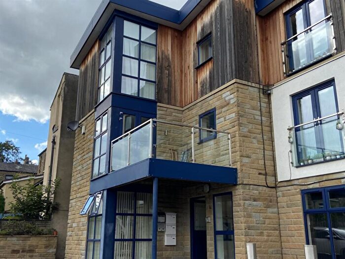 1 Bedroom Flat To Rent In Apt Drakes Yard, Moldgreen, HD5