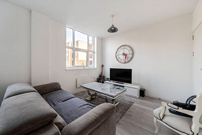 1 Bedroom Flat For Sale In Bromyard Avenue, Acton, London, W3