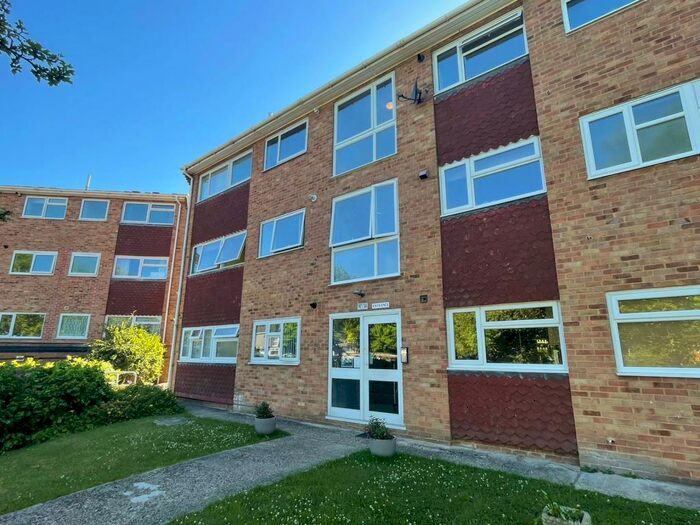 2 Bedroom Flat To Rent In Nares Road, Rainham, ME8